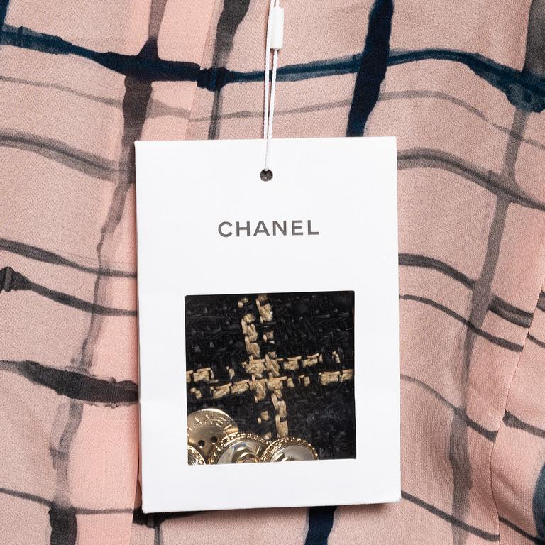 Chanel, a two-piece suit, after 2010, size Fr 38.