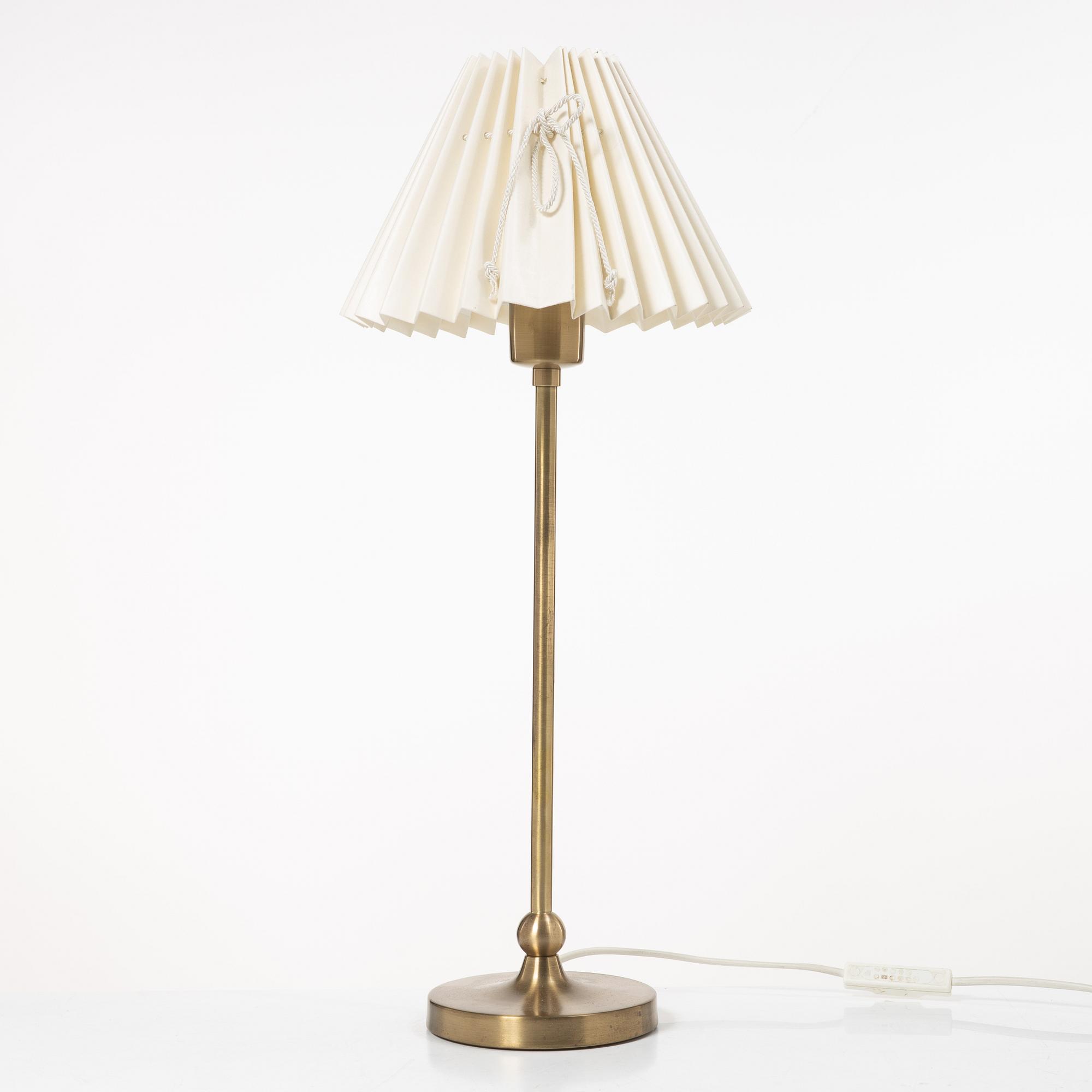 Josef Frank, Bordslampa, Firma Svenskt Tenn, modell G 2569.