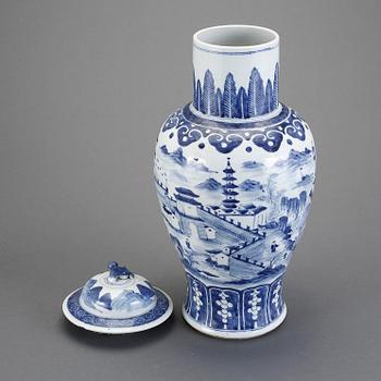 URNA med LOCK, porslin, Kina, 18/1900-tal.