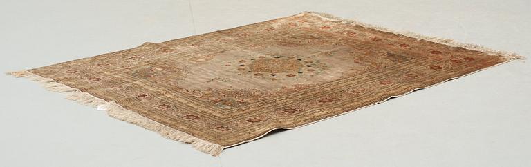 ANTIQUE SILK TABRIZ. 158,5 x 119,5 cm.