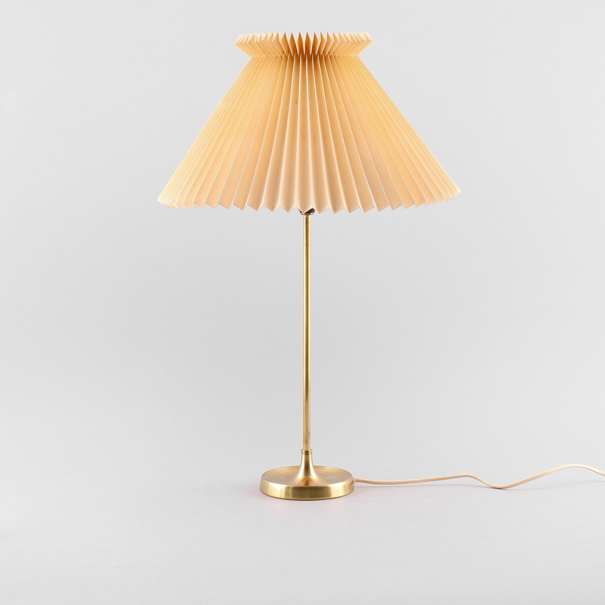 BORDSLAMPA, modell 307, Le Klint, Danmark, mässing, 1900-talets andra hälft.