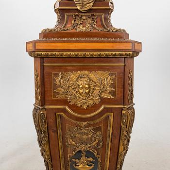 Golvur Louis XV-stil 1800-talets senare del.