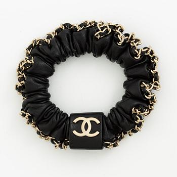 Chanel, Leather and chain CC Scrunchie, 2022.