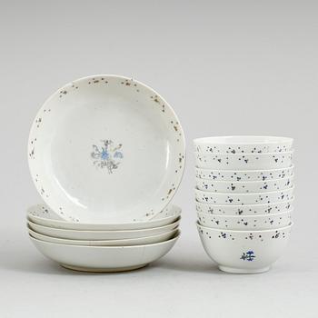 KOPPAR MED FAT, porslin, Kina, Qianlong 1736-1795.