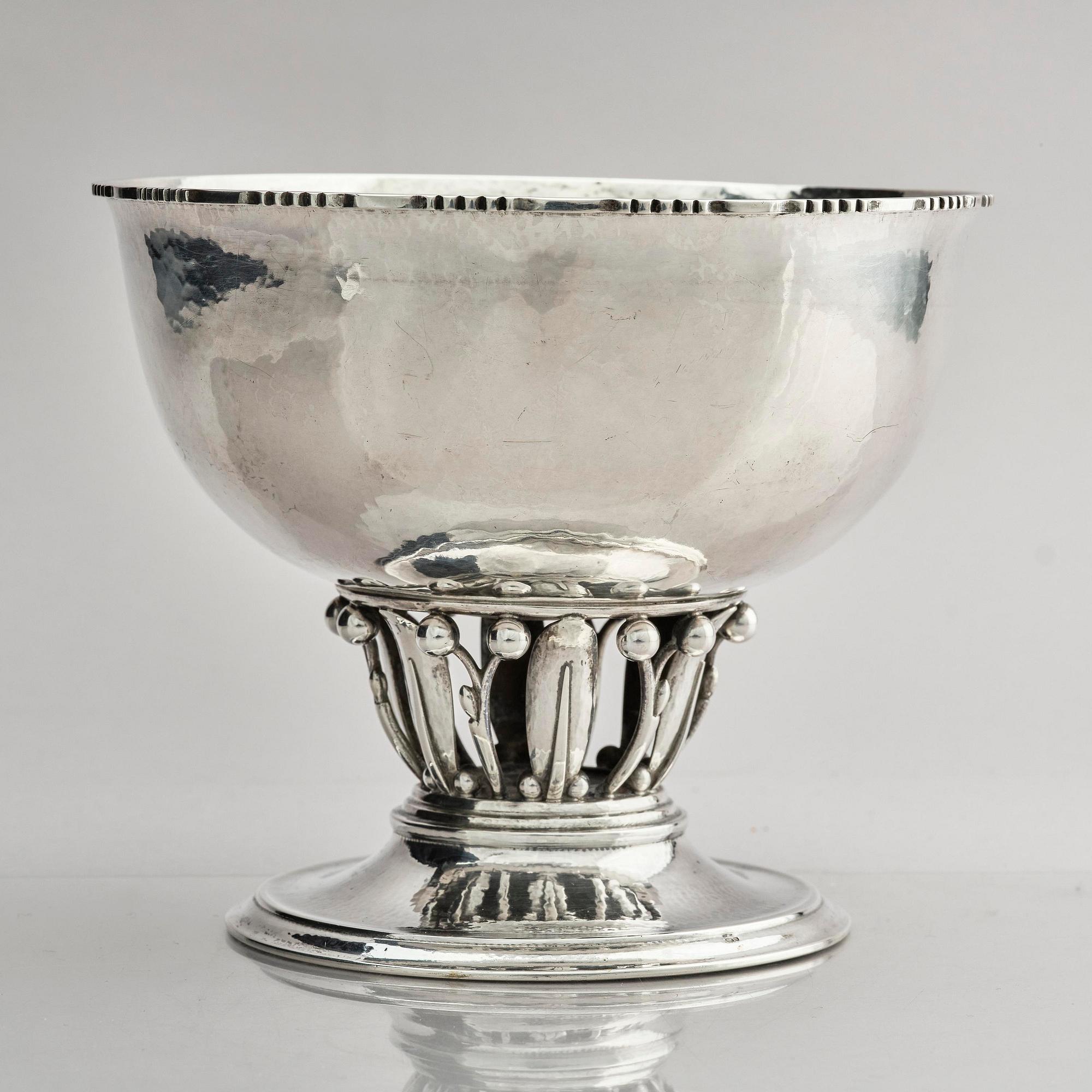 Georg Jensen, skål på fot, Köpenhamn ca 1919-21, modell 19, svenska importstämplar GABF.