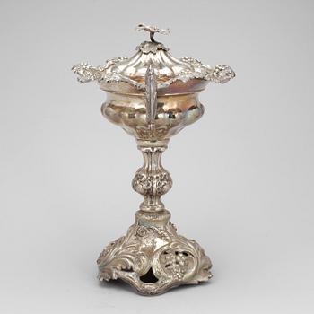 SOCKERSKÅL MED LOCK, silver, nyrokoko, Pehr Fredrik Palmgren, Stockholm 1869, ca 780 g.