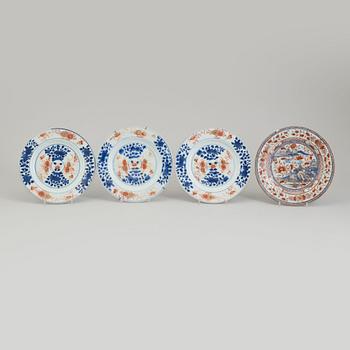 TALLRIKAR, fyra stycken, porslin. Qingdynastin, 1700-tal.