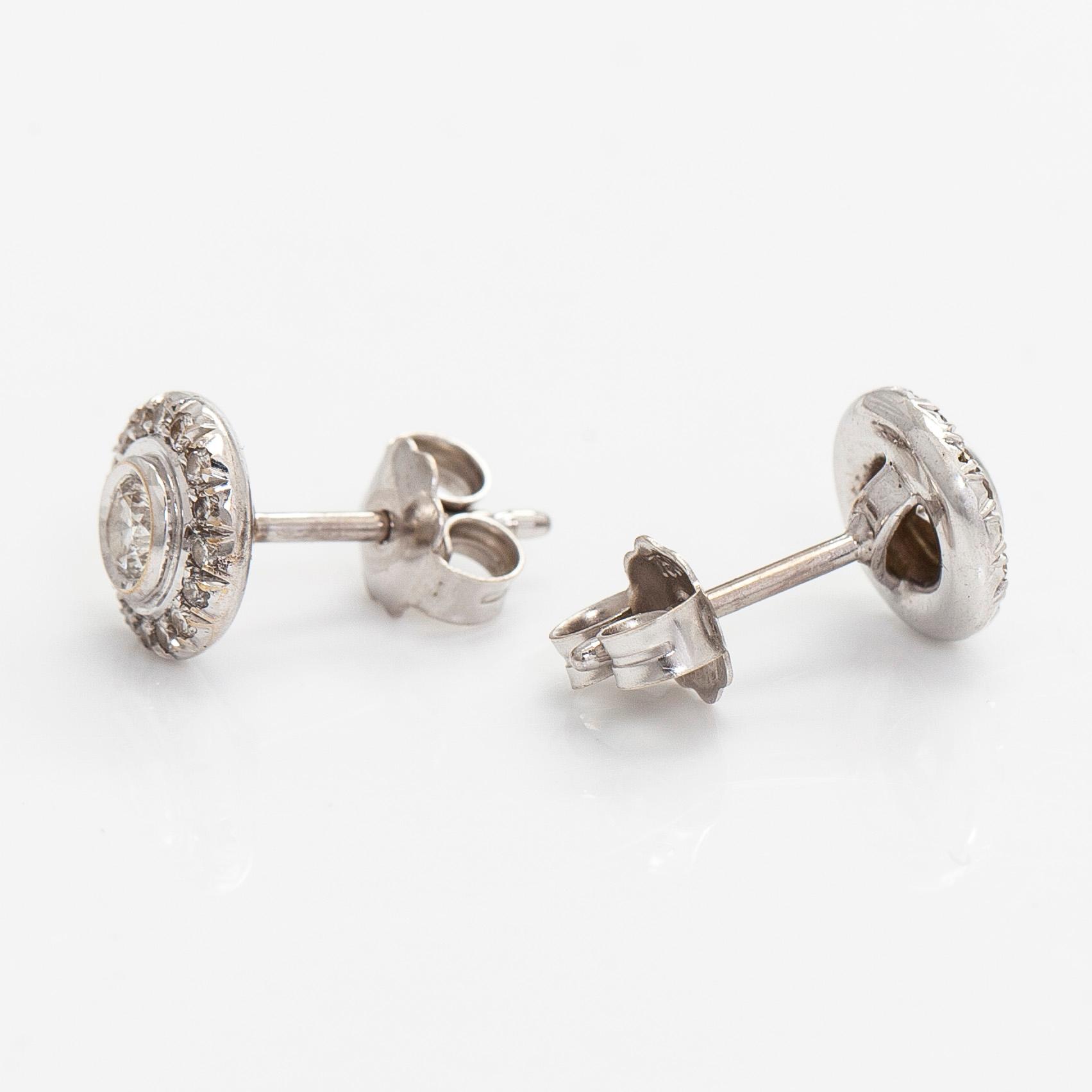 Örhängen, briljantslipade diamanter, 18K vitguld.