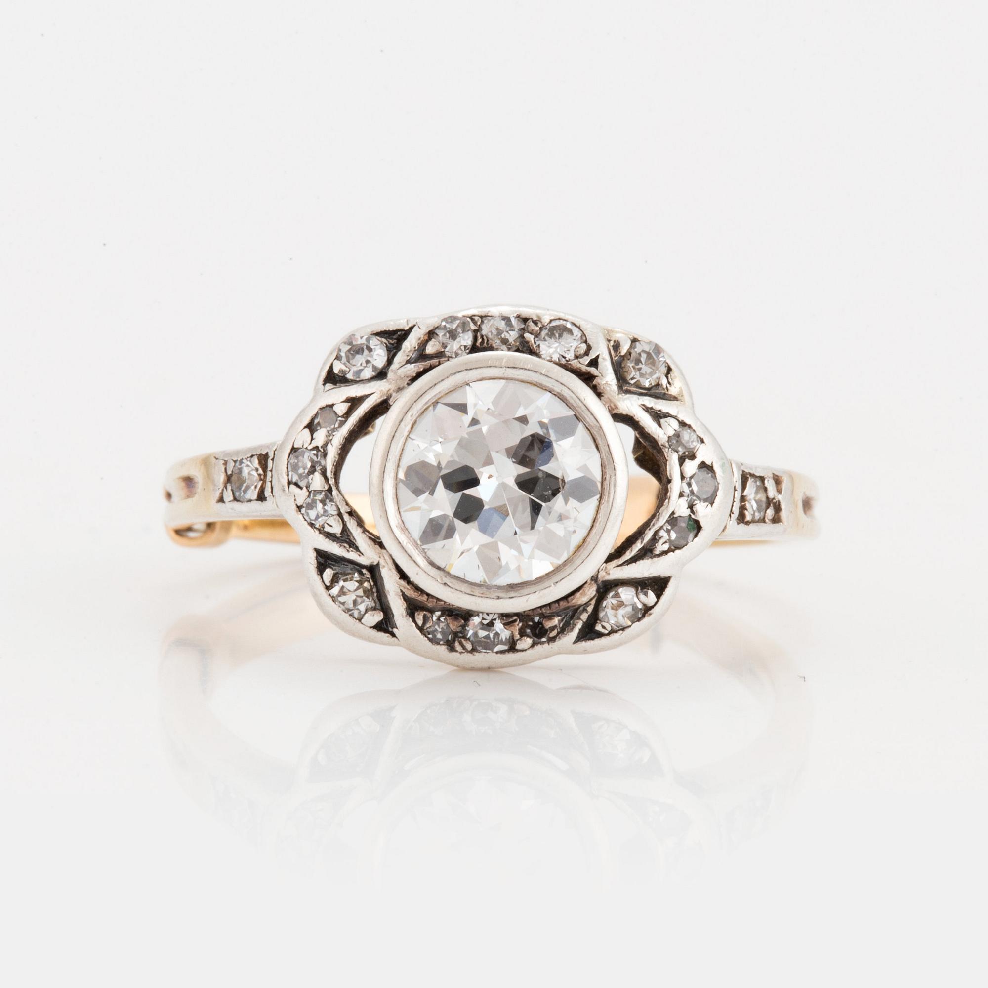 RING med en gammalslipad diamant.