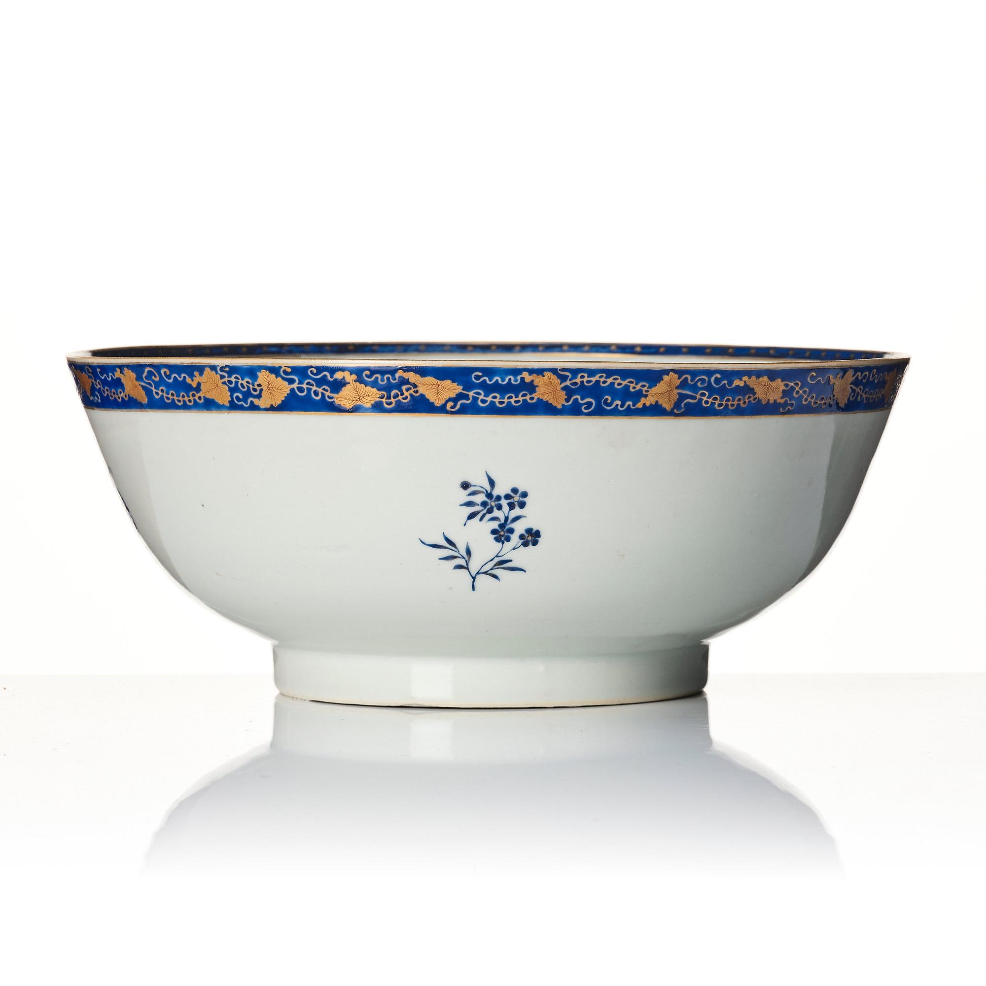 A Chinese Export punch bowl, Qing dynasty, Jiaqing (1796-1820).