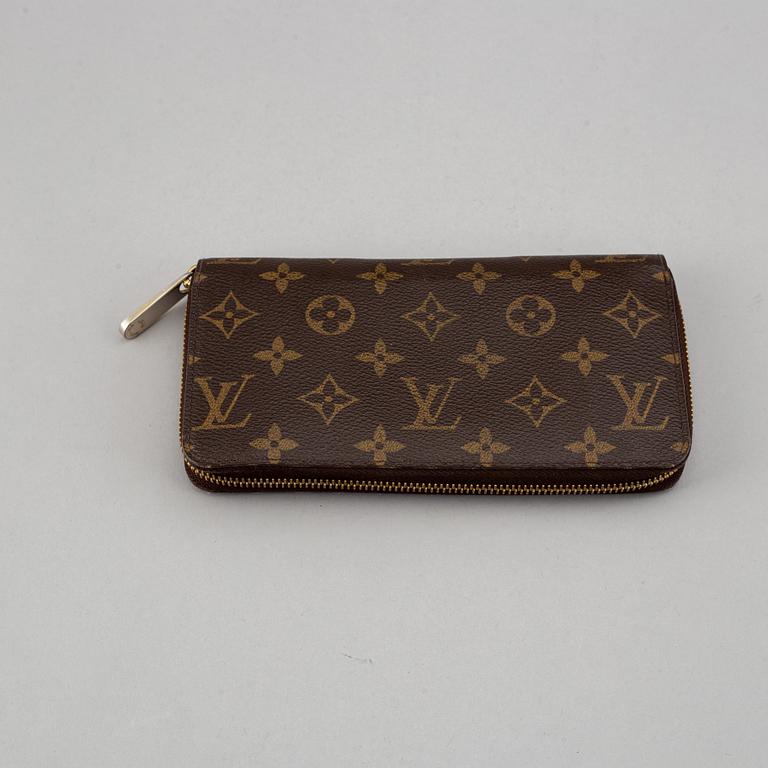 LOUIS VUITTON, a monogram canvas 'Zippy' wallet.