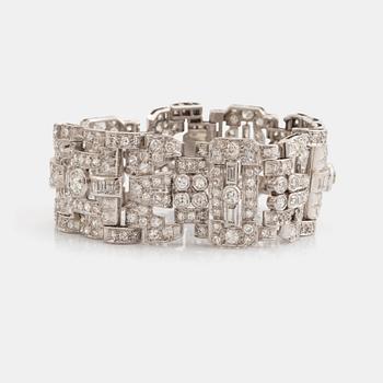 351. An 18K white gold bracelet set with old-, eight- and baguette-cut diamonds.