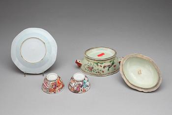 TERRIN MED LOCK,  KOPPAR, 2 st, samt FAT, porslin, Qianlong, Kina, 1700-tal.