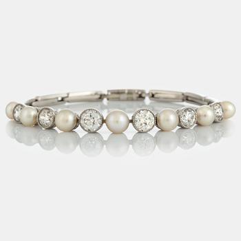 1011. A bracelet in 18K white gold set with pearls and old-cut diamonds.