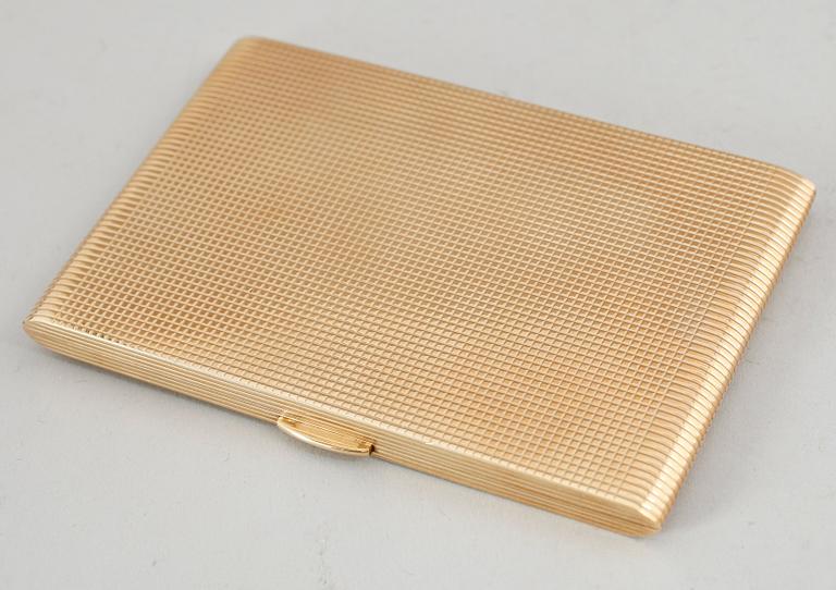 CIGARETTETUI, 9 k guld. Vikt ca 189 gram.