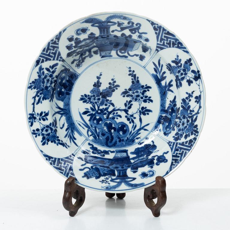 A blue and white porcelain plate, China, Kangxi (1662-1722).