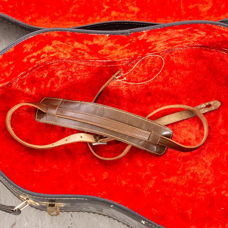 A 1960's electric bass, Höfner 500/2 Club Bass, Sunburst.