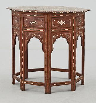 RÖKBORD, orientaliskt, 1900-tal.