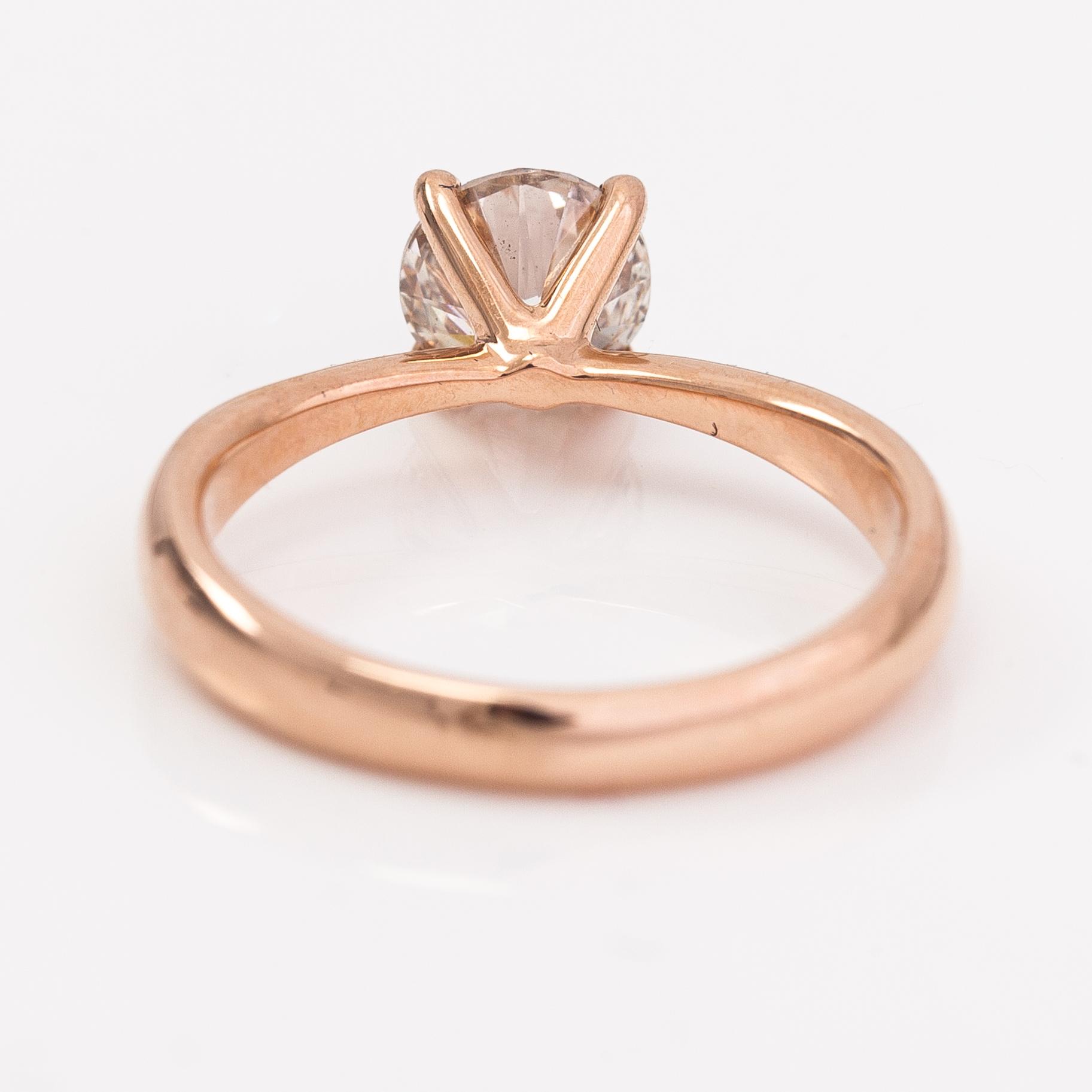 A 14K rose gold ring with a ca. 0.87 ct light brown diamond.