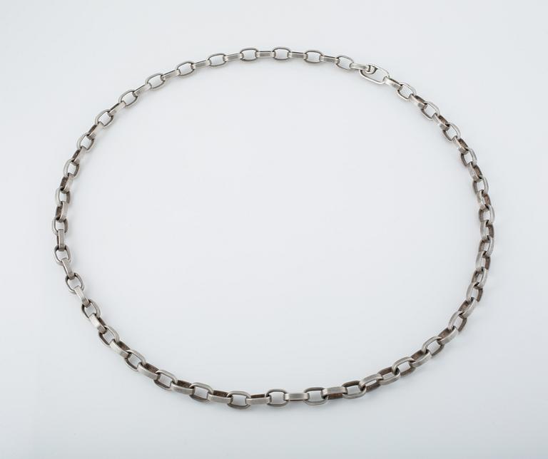 HALSLÄNK samt ARMLÄNK, silver, Göran Kuhlin, Göteborg. Vikt 90,0 gram.