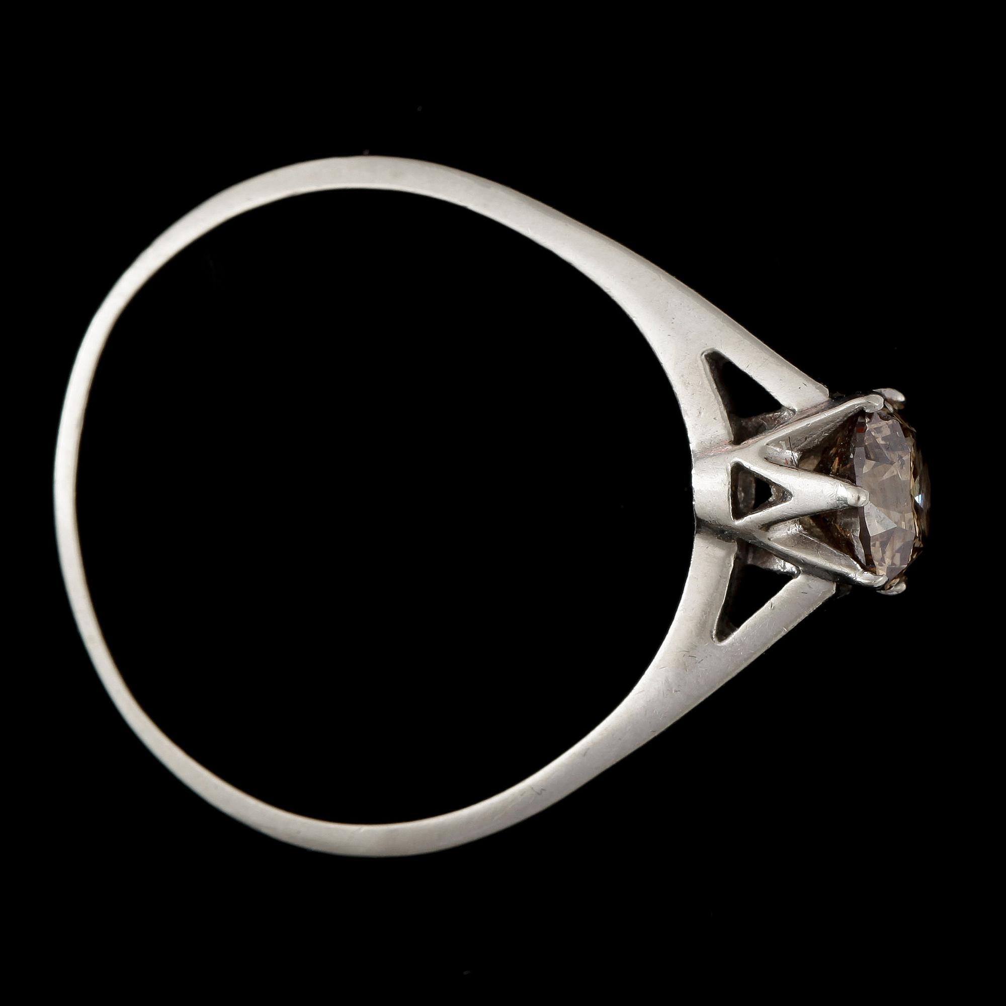 RING, 14k guld med cognacsfärgad, briljantslipad diamant ca 0,8 ct. Vikt ca 2,8 gram.
