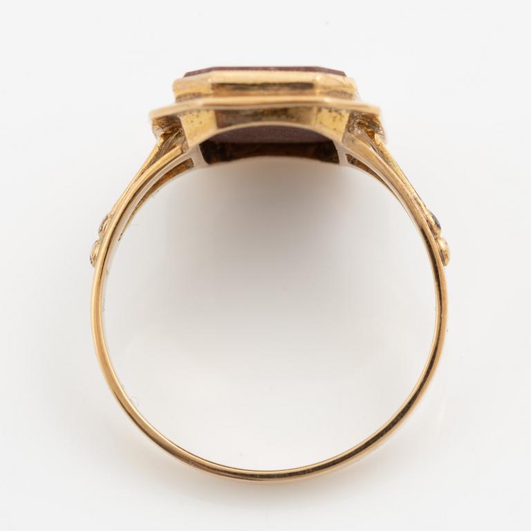 Ring 14K gold with brown stone. Oskar Lindroos, Helsinki 1947.