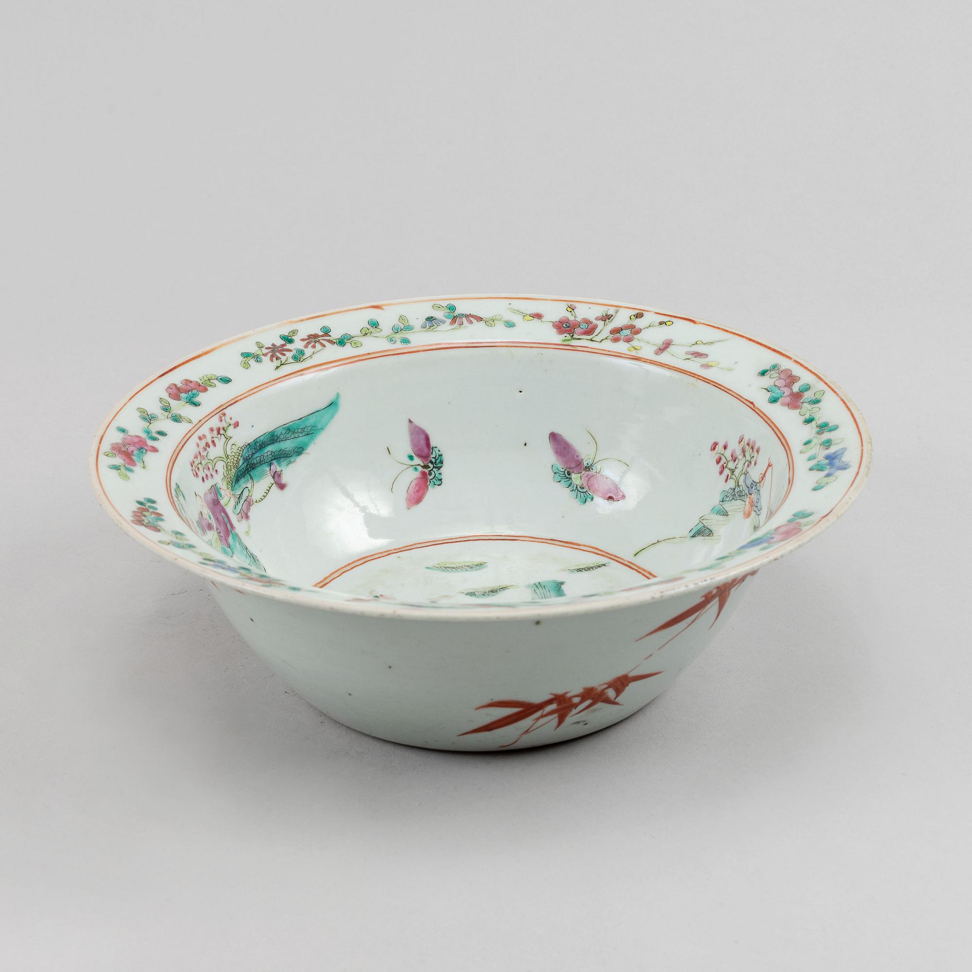 A famille rose basin, Qing dynasty, circa 1900.