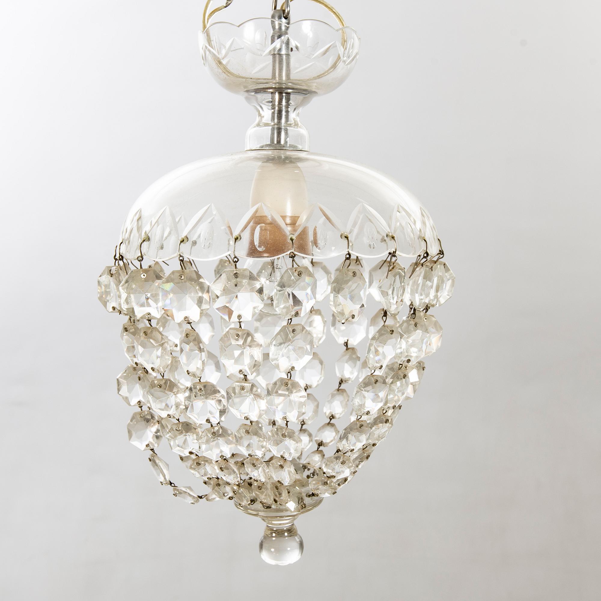 Plafonder, två st, prismor i kristall/glas, 1900-talets första del.