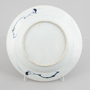 A blue and white serving dish, Qing dynasty, Yongzheng (1723-35).