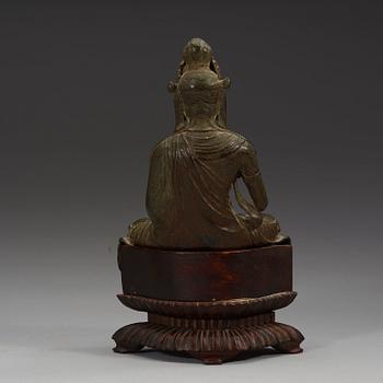 A seated bronze figure of Guanyin, Ming dynasty (1368-1644).