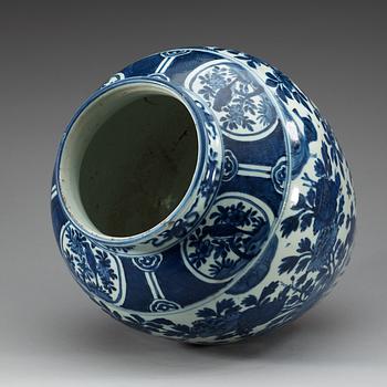 A large blue and white jar, Ming dynasty.