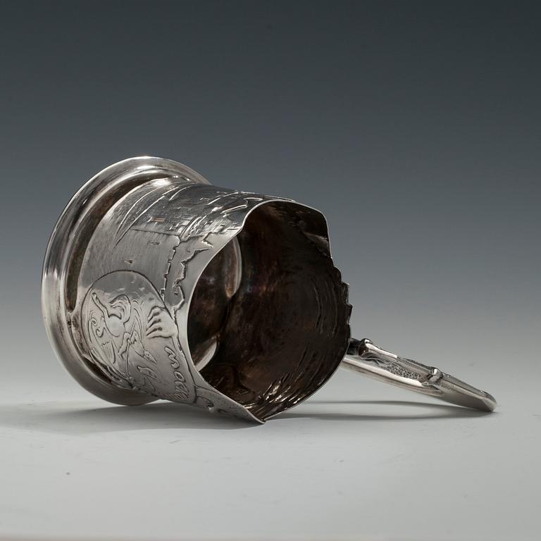 TEELASINPIDIN, 84 hopeaa. Leimattu M.T. Venäjä 1896 - 1908. Korkeus 11 cm. Paino 158 g.