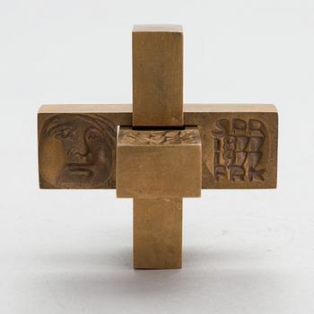 Laila Pullinen, sculpture/medal, bronze, signed LP, numbered 2291.