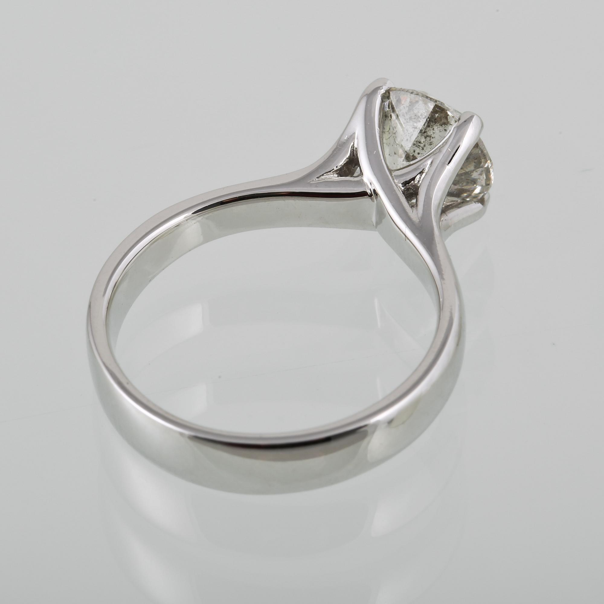 RING, 18K vitguld med briljantslipad diamant ca 2.20 ct. Vikt 6,2 gram.