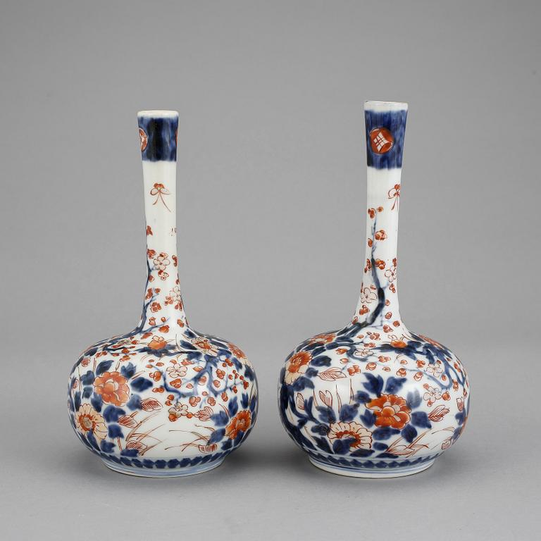 VASER, ett par, porslin, Kina, 1800/1900-tal.