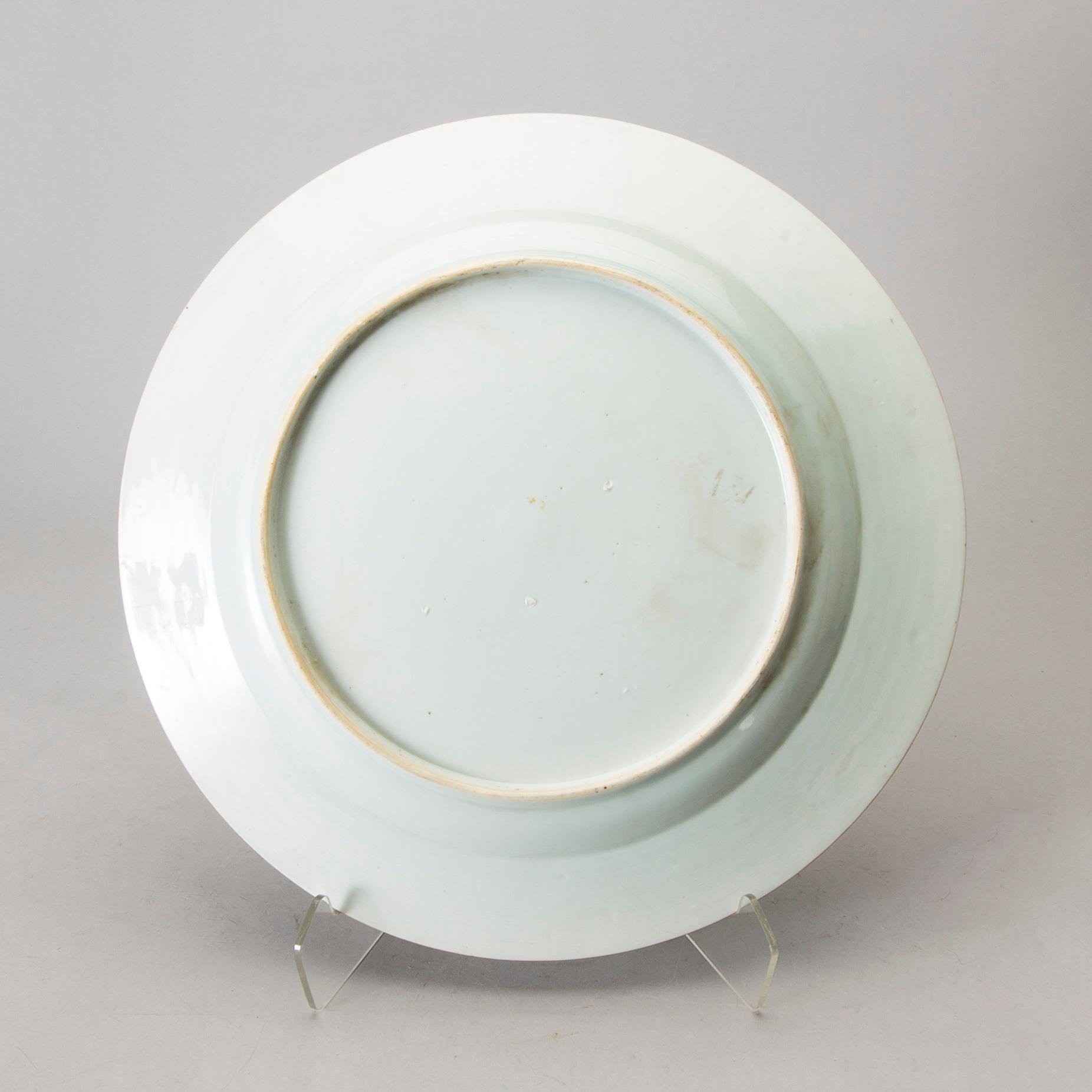 A Chinese Qianlong blue and white porcelain plate.