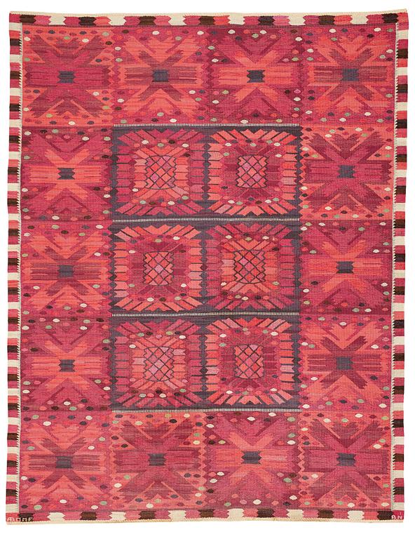 Barbro Nilsson, Matto, "Nejlikan röd", flat weave, ca 320-323 x 251 cm, signed AB MMF BN.