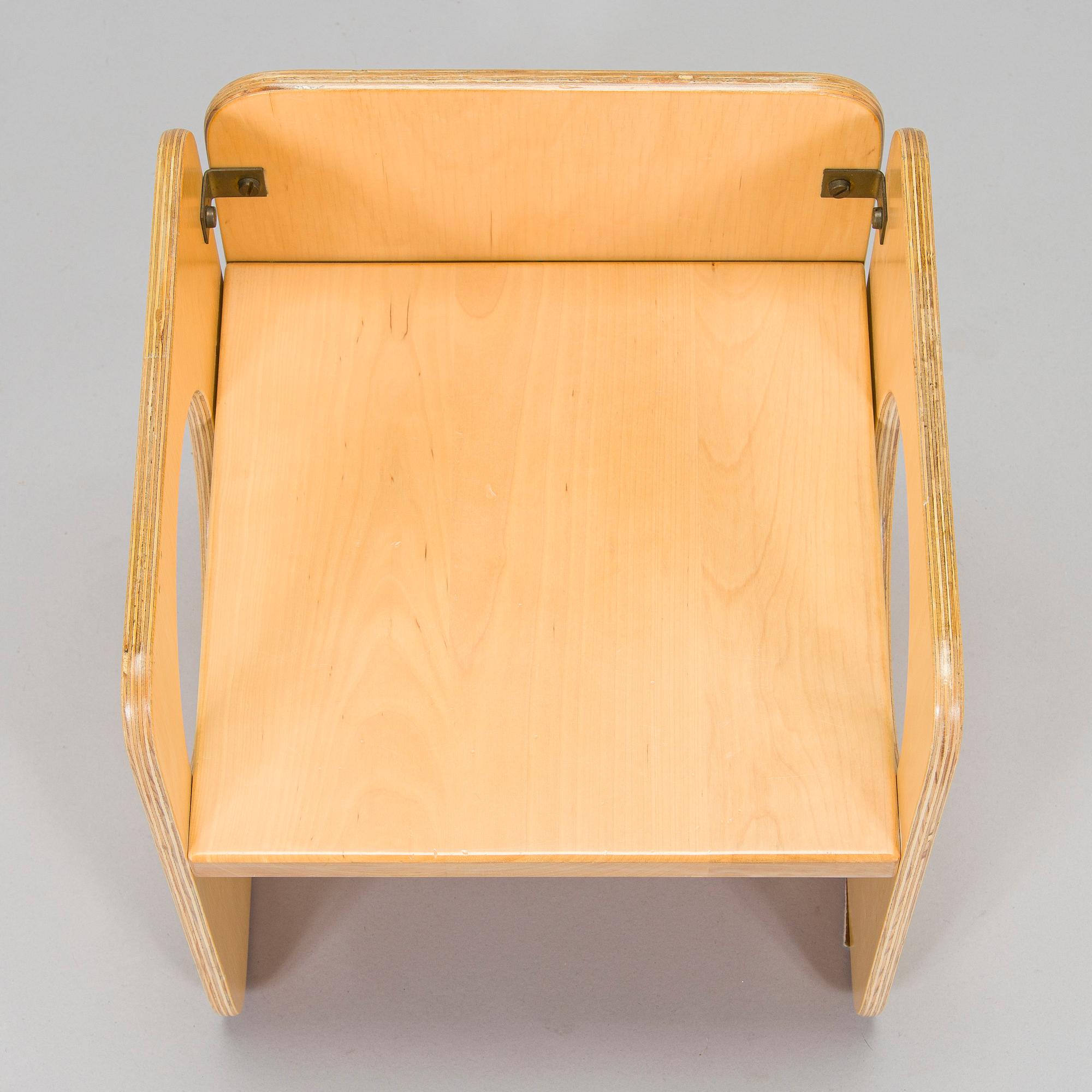 Kristian Gullichsen, children's chair, "Vanikka" for Artek, late 20th century.