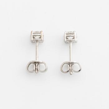 Earrings with brilliant-cut diamonds.