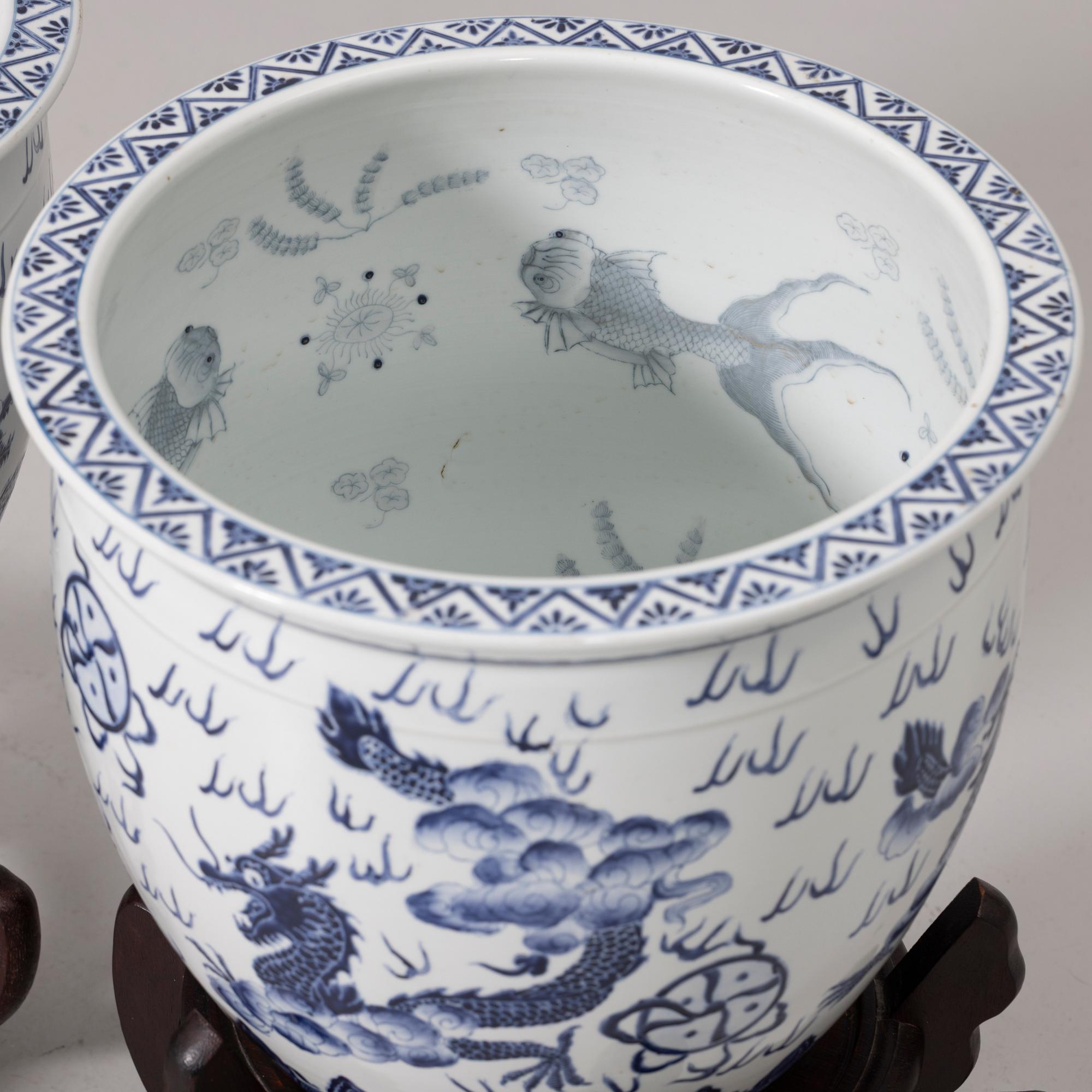 Fish bowls, a pair, porcelain, China, modern manufacture.