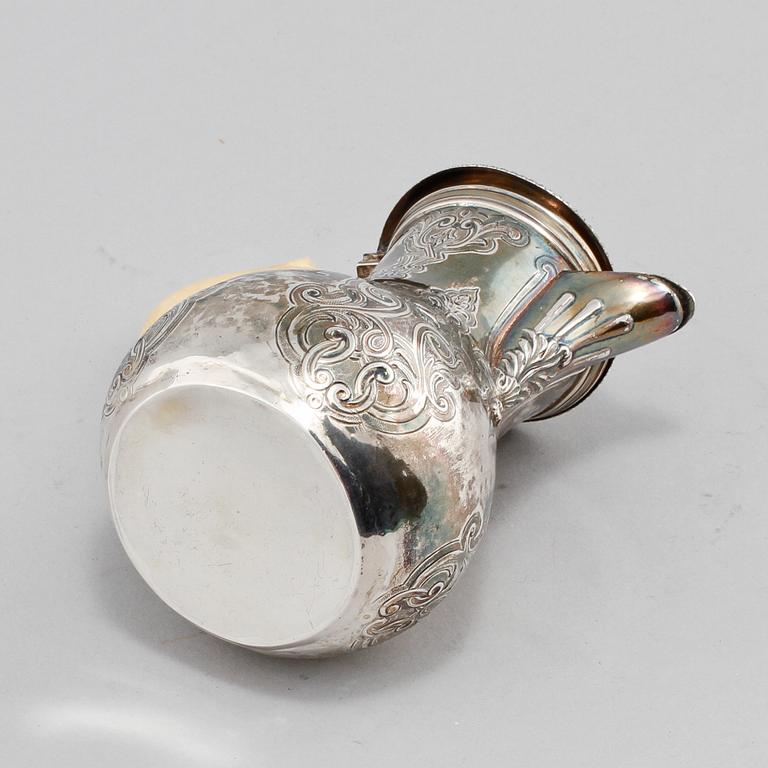 CHOKLADKANNA, silver, utländska stämplar, sent 1800-tal. Vikt 205 g.