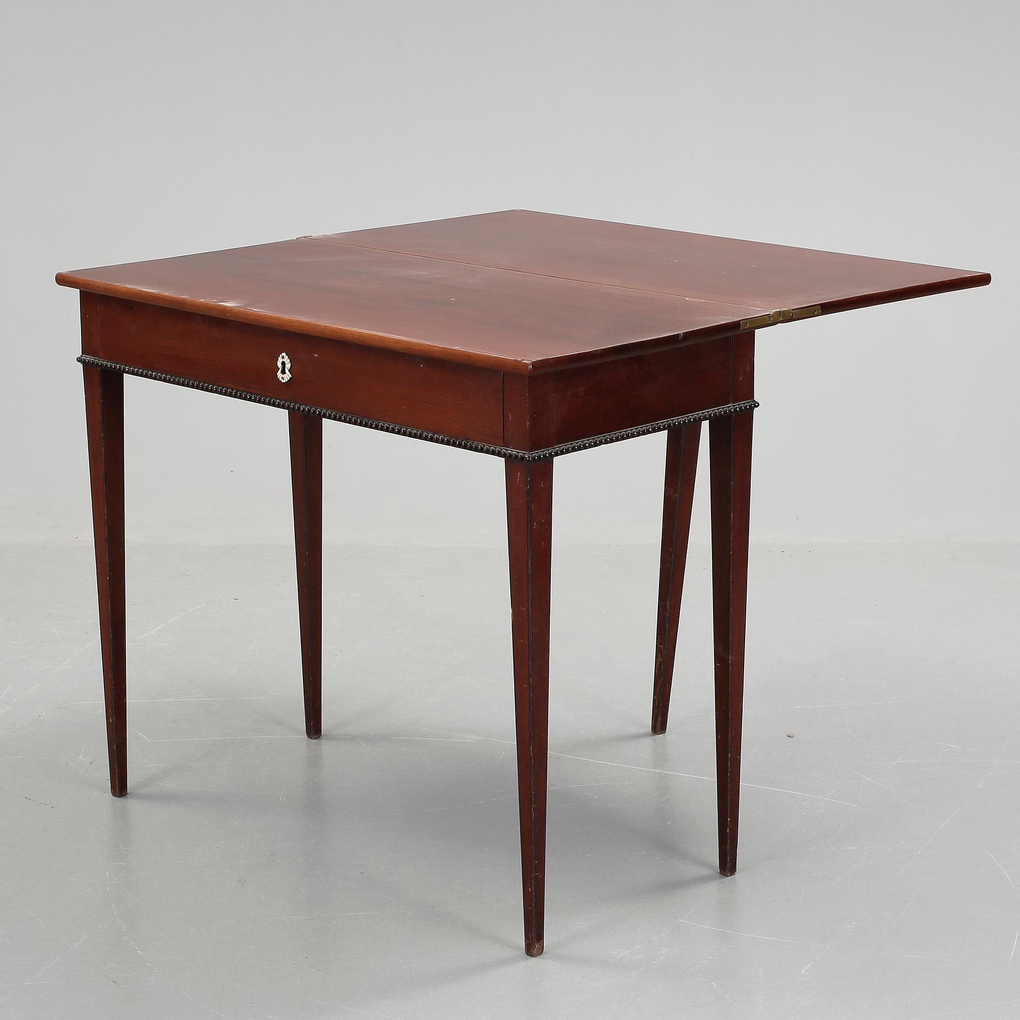 SPELBORD, sengustavianskt, 1810-20-tal.