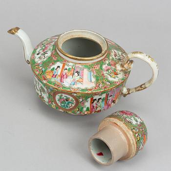 A set of 3 famille rose Canton tea pots and a suger bowl, Qing dynasty, late 19th Century.