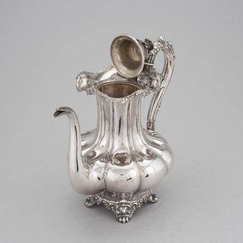 KAFFEKANNA, nyrokoko, Otto Wilhelm Kjellberg, Västerås, 1868. Vikt ca 646 gram.