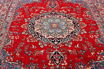 A Kashan carpet, a. 337 x 246 cm.
