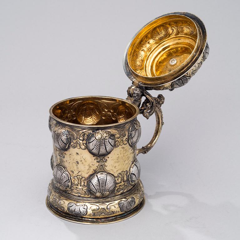 A GERMAN BAROQUE SILVER TANKARD, Nürnberg ca 1660s, unidentified goldsmith, weight  679 g.