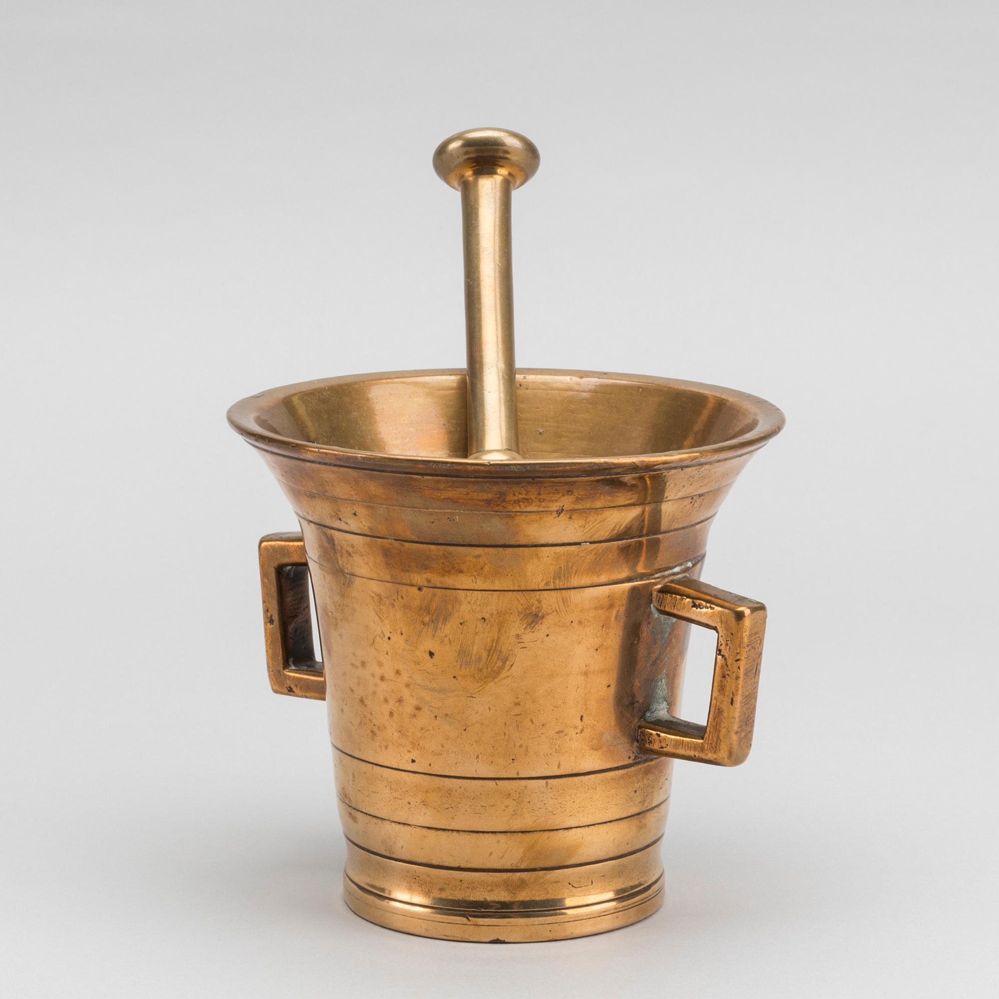 MORTEL med STÖT, mässing, 1700-tal/ sekelskiftet 1800.