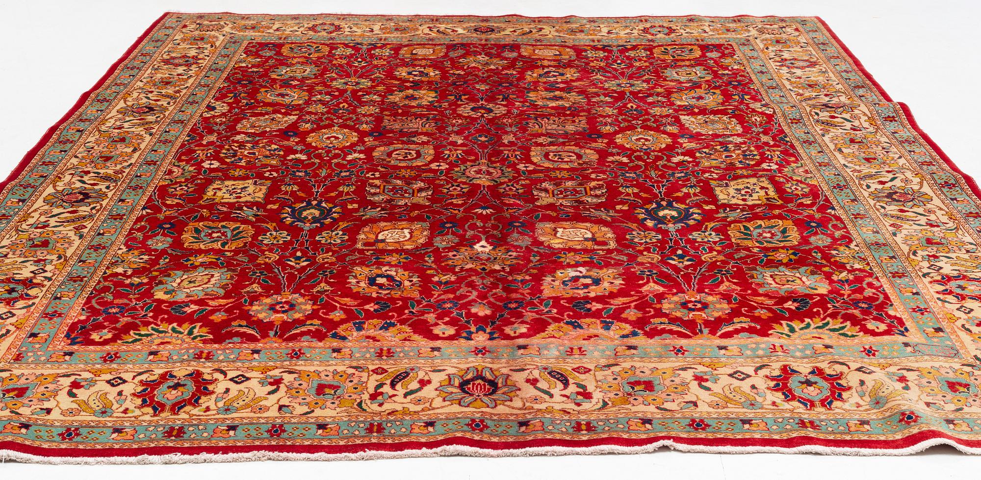 Matta, Täbris, signerad Hadadian, c 383 x 290 cm.