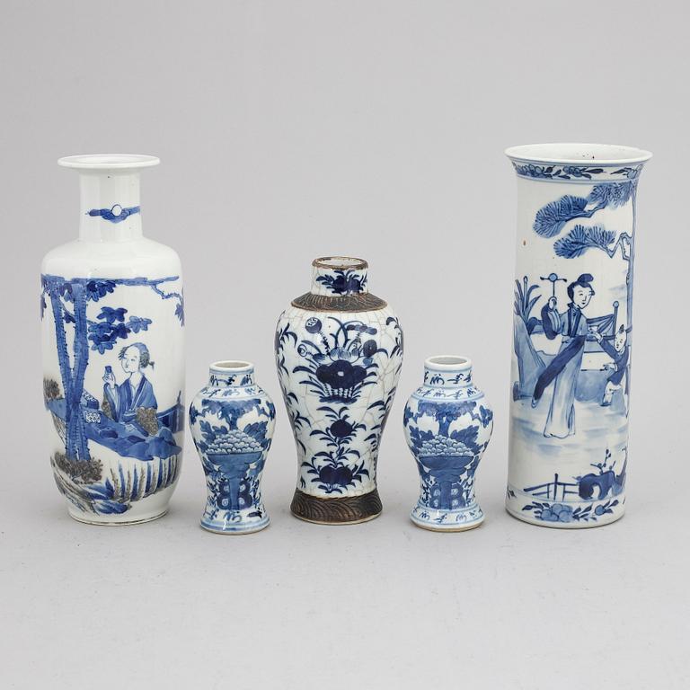 A group of five blue and white vases, Qing dynasty, late 19th/early 20th century.