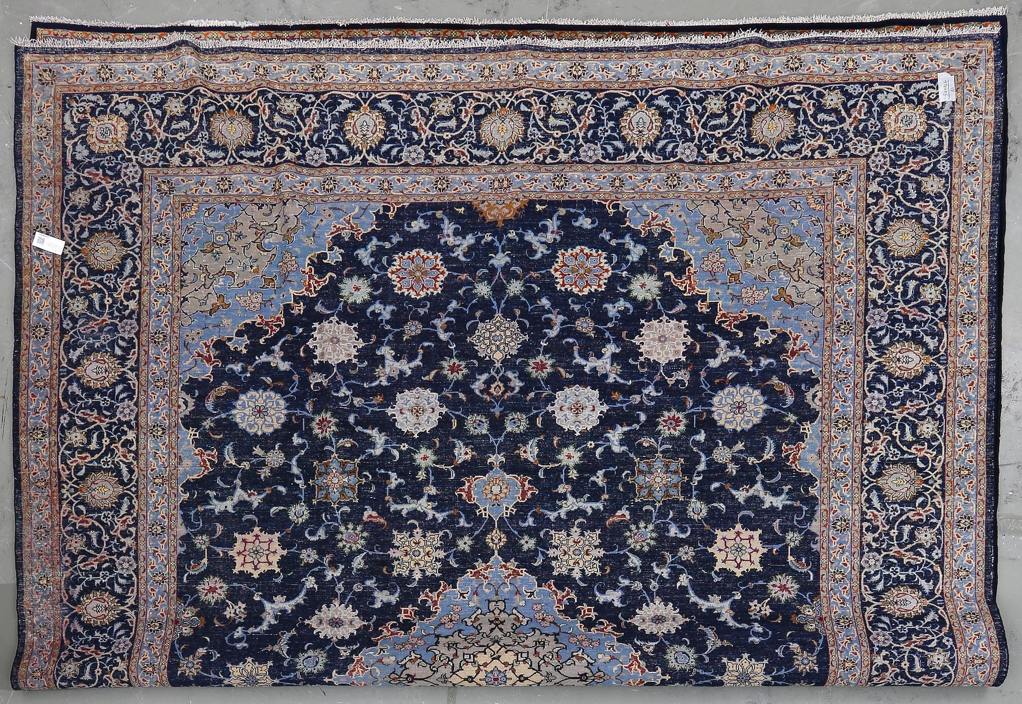 MATTA, Keshan, ca 432x315 cm.